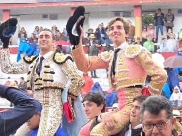 El Fandi y Julio Norte indultan dos toros y firman una tarde histórica en Latacunga